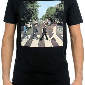 ⭐️ NWT ⭐️ Bravado The Beatles Abbey Road T-Shirt Black. Size L